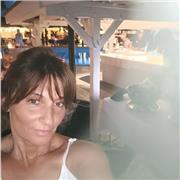 Buongiorno sono un insegnante della lingua italiana per stranieri Svolgo le mie lezioni da remoto adattandomi ai miei studenti